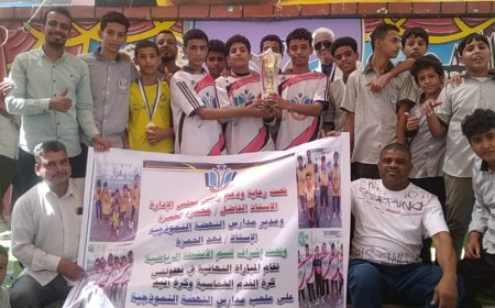 صف تاسع ( أ) يتوج بطلاً لكرة اليد الخماسية بمدارس النهضة النموذجية