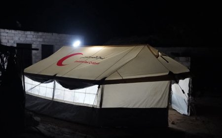 تعز.. خلية الأعمال الإنسانية تقدم مساعدات عاجلة لعائلة نازحة بعد حريق منزلها