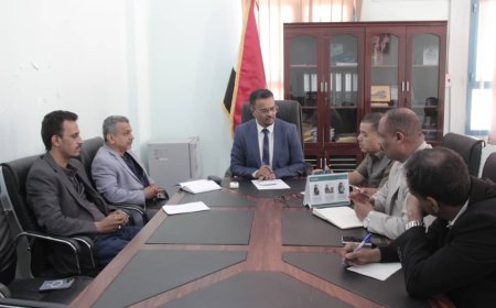 الأمين العام لمحلي حضرموت يبحث مع مؤسسة يمان ترتيبات تخرج 36 مستفيدة من مشروع دبلوم قابلة تقني بمديريتي المكلا وسيئون