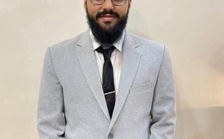 طلاب كلد يافع في عدن يهنئون الدكتور علي عارف المنصري بتخرجه من كلية طب الأسنان