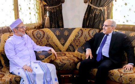 الكثيري يطّلع على أوضاع جامعة الأحقاف وتخصصاتها الأكاديمية