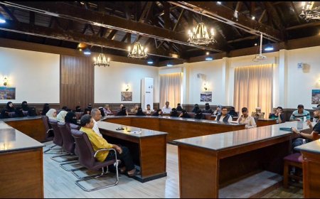 اجتماع لمناقشة خطط العمل ومستوى أداء إدارات المجلس المحلي بمديرية صيرة بعدن