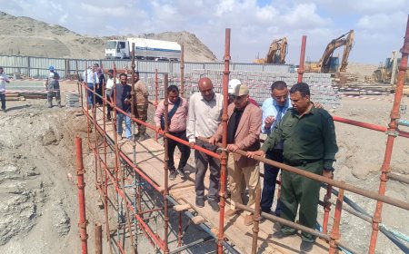 نائب محافظ عدن يطلع على نسبة الانجاز بمشروع الصرف الصحي جولة القعيطي - العريش