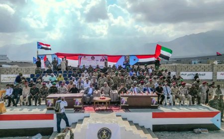 محافظ سقطرى يشهد حفل تخرج منتسبي الشرطة والقوات الخاصة من الدورة التدريبية العسكرية