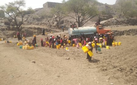 جفاف يهدّد الحياة في قرى الأزارق بالضالع.. والأهالي يطلقون نداء استغاثة لتأمين مياه الشرب