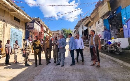 وكيل أول محافظة تعز يتفقد سير العمل في مشروع زفلتة شارع سوق الأحد بمديرية المعافر