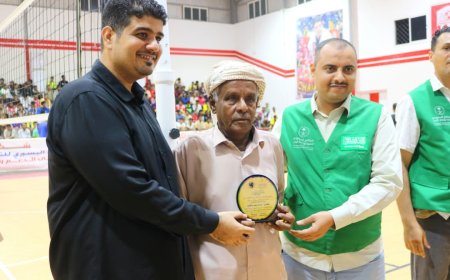 مجلس إدارة أهلي الغيل يبارك للكادر الإداري السابق صالح سعيد بافطيم تكريمه ضمن رواد الكرة الطائرة