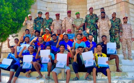 برعاية مباشرة من محافظ حضرموت.. خفر السواحل يختتم دورة تدريبية متقدمة للغوص والإنقاذ البحري لأبناء مديريات وادي حضرموت