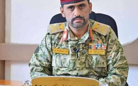 اللواء مرصع يعزي أركان اللواء 111 مشاة العميد عارف لقرع المقرومي في وفاة "والده"