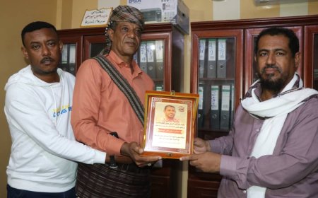 إدارة نادي خنفر تكرّم عضو مجلس الشرف الأعلى مدير عام المديرية المحامي مازن اليوسفي