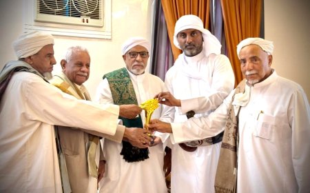 وفد الجمعية اليمنية لرياضات وسباق الصقور يزور مجلس الشيخ سالم عبد الرحمن باوزير بسيئون ويكرّم المُضيف ورجل الأعمال العطاس