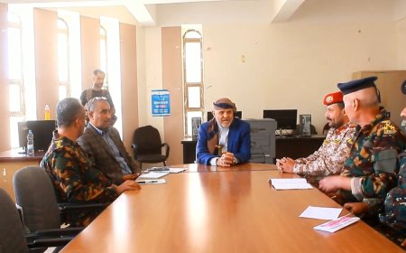 محافظ تعز يرأس اجتماعاً لقيادة الحملة الأمنية والعسكرية المشتركة بين تعز ولحج في مدينة التربة