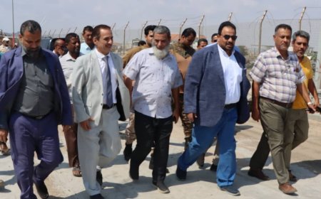 المدير العام لشركة النفط بعدن ينفّذ زيارة تفقدية لمنشأة البريقة ويقدّم دعماً لخدمات الموظفين