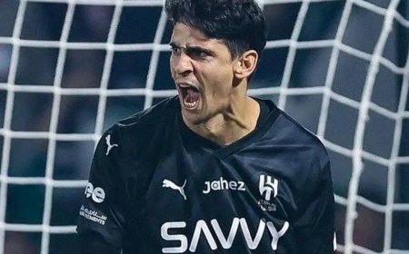 عاجل.. المغربي ياسين بونو يتوج بجائزة أفضل حارس مرمى في إفريقيا لعام 2025