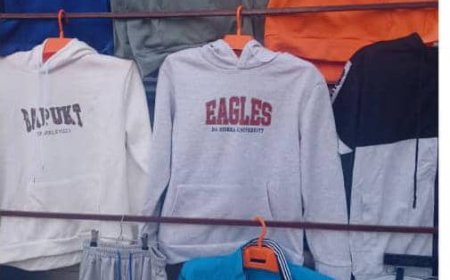 معونات خيرية تستهدف عمال النظافة بمدينة الحوطة وضواحيها بمديرية شبام