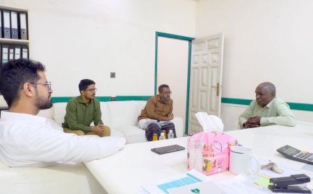 مناقشة سبل التعاون المشترك بين مؤسسة حضرموت للدراسات الإنسانية و الاستراتيجية و معهد العمران للدراسات والتدريب بالمكلا