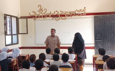 مدير تربية المحفد يتفقد سير العملية التعليمية في مدرستي العاصفة وفرع الجرة