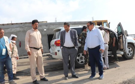 محافظ أبين يدشّن العمل في الخلاطة الأسفلتية الصديقة للبيئة بمنظومة الفلر بمشروع سد حسان