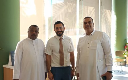 نائب رئيس دائرة العلاقات الخارجية بمؤتمر حضرموت الجامع يلتقي في الرياض مسؤول بريطاني