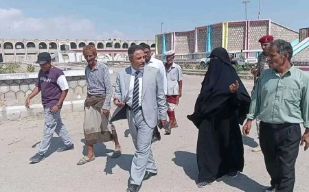 رئيس تنفيذية انتقالي أبين يتفقد ساحة الشهداء بزنجبار ويزور المسرح بعد إعادة تأهيله