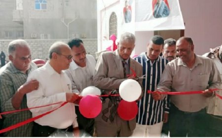 محافظ لحج يفتتح مدرسة الحمزة بمنطقة اللحوم بمديرية تبن لتعزيز البنية التعليمية