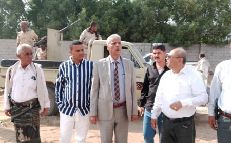 محافظ لحج ومدير عام تبن يضعان حجر الأساس ويشرعان ببدء العمل في مركز صحي متكامل بمنطقة اللحوم ويشرفان على توسعة مركز العند