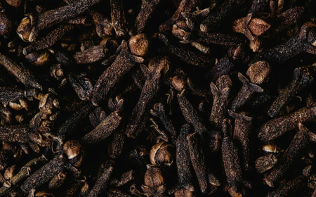 فاعلية مذهلة للقرنفل في تخفيف مشكلات البروستاتا