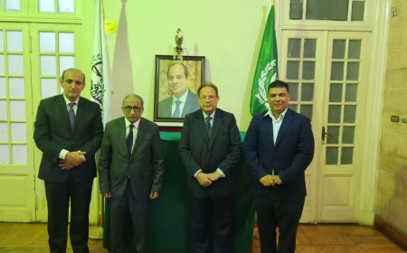 الرئيس علي ناصر محمد يزور مقر مجلس الوحدة الاقتصادية العربية