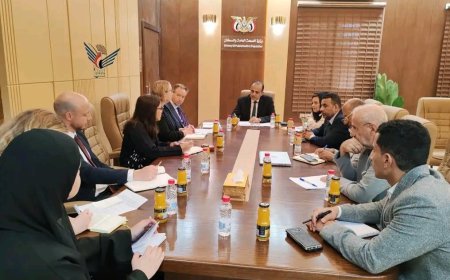 الوزير بحيبح يناقش مع فريق من وزارة الخارجية البريطانية الترتيبات الفنية لمؤتمر المانحين الصحي