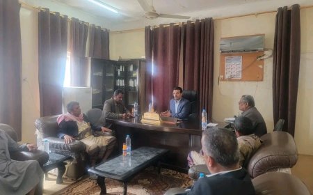 الوكيل النسي يتفقد سير العمل بمكتب الأشغال العامة والطرق بالمحافظة ويشيد بدعم المحافظ بن الوزير للمشاريع التنموية