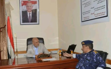 مدير عام شرطة تعز يطمئن على المحافظ شمسان عقب نجاته من محاولة اغتيال في هيجة العبد