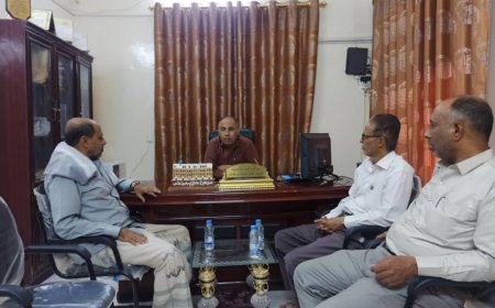 مدير عام مؤسسة المياه بوادي حضرموت يطّلع على احتياجات فرع شبام من مشاريع الطاقة والآبار