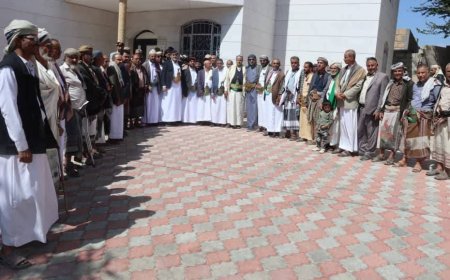 محافظ تعز يلتقي القيادات السياسية والوجاهات الاجتماعية والثقافية للإطمئنان على صحته