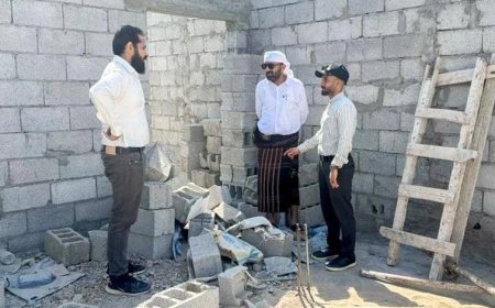 المحضار وبن جرادي يتفقدان سير أعمال مشروع بناء وتأثيث الدور الثالث بمبنى السلطة المحلية بصيرة