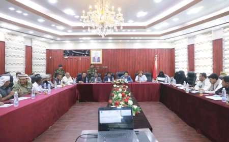 محافظ المهرة بن ياسر يترأس اجتماعًا مشتركًا لإعداد الخطة الاقتصادية الشاملة للمحافظة