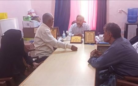 رئيس تنفيذية انتقالي أبين يزور مكتب الصحة بزنجبار ومركز العزل الصحي ومصنع الأكسجين بالمديرية