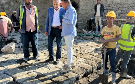 رئيس مجلس إدارة إقليم اليمن يتفقد أعمال صيانة طريق الأعروق – حيفان