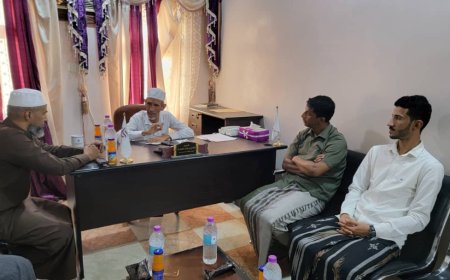 مدير عام مديرية دوعن يزور مؤسسة وادي دوعن للتنمية ويطّلع على مشاريعها وبرامجها