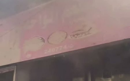 تعز.إندلاع حريق هائل يلتهم مطعم الواحة بسوق المركزي ويخلف دمارً.  موسى المليكي.