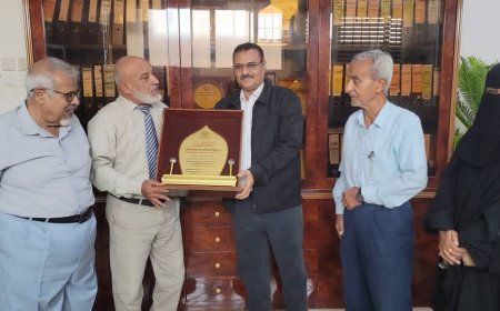 مدير عام المنصورة يتسلم درعاً تكريمياً من الجمعية الوطنية للبحث العلمي والتنمية المستدامة