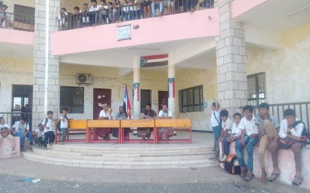 الصف الثامن يفوز على الصف التاسع وينال الكأس في دوري كرة القدم لمدرسة الصمود الملاح بمناسبة عيد الاستقلال المجيد