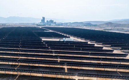 حضرموت تصنع الفارق.. تشغيل أول مصنع إسمنت يعمل بالطاقة الشمسية بالكامل