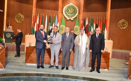 جامعة الدول العربية تكرم المستشار بليغ المخلافي.