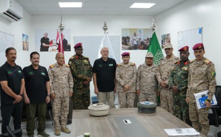 وفد عسكري رفيع يزور مقر مشروع «مسام» في ميدي ويشيد بجهوده الإنسانية في نزع الألغام