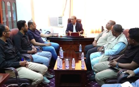 مدير عام الإعلام بوادي حضرموت يلتقي مراسلي القنوات التلفزيونية ويبحث تطوير المنظومة الإعلامية