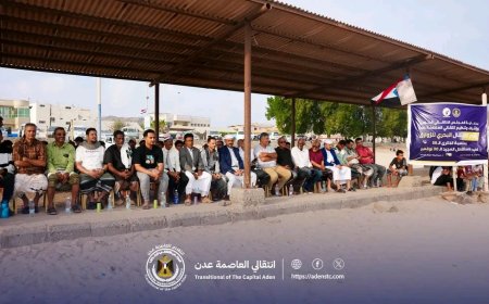 ضمن احتفالات ذكرى الاستقلال 30 نوفمبر.. انتقالي العاصمة عدن ينظم كرنفالاً بحرياً ضخماً للزوارق في مديرية البريقة