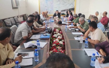 تنفيذي المنصورة يناقش تقارير الصرف الصحي ولجنة مجلس الآباء بمدارس المديرية