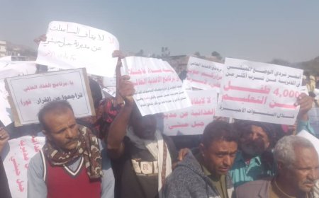 تعز.مظاهرات في جبل حبشي تطالب برنامج الغذاء العالمي بإعادة المساعدات الغذائية .