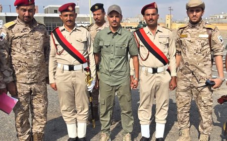 العميد نصر المشوشي يكرّم الضبّاط مراد الحجيلي ومختار يسلم لتخرّجهما من الكلية الحربية بدرجة ممتاز