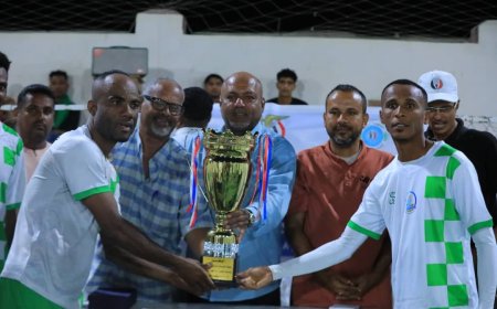 اختتام ناجح ومميز لبطولة كأس الاستقلال 30 نوفمبر للمؤسسات بالمكلا.. صندوق النظافة والتحسين يتوج بطلاً والصحة وصيفا ومسجدي يكرم الأبطال